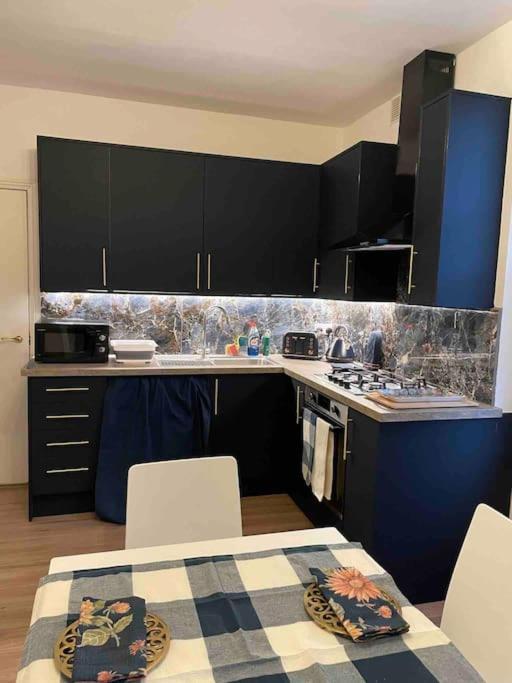 West London Stunning Garden Flat - Period Features Apartment Exterior photo